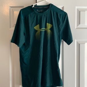 Men's used, small Under Armour shirt sleeve heat gear running shirt. Green.